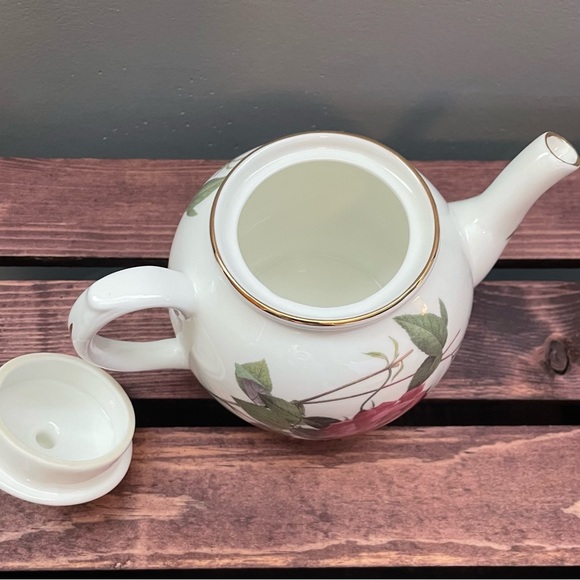 Royal Patrician Rosa Indica Cruenta Fine Bone China Teapot - Picture 4 of 6
